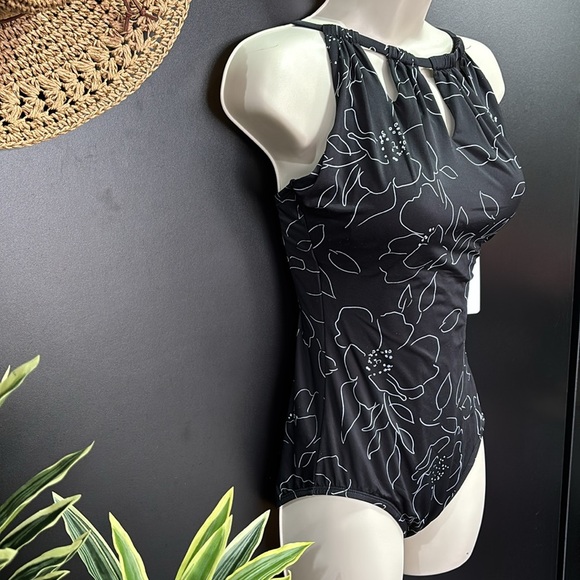 Trimshaper three keyhole high neck,adjustable straps padded,look trim swimsuit - Picture 5 of 12